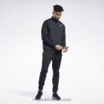 رجال أسود سترة مبطنة خفيفة لباس خارجي Reebok 0NZ0F1174 - Image 2