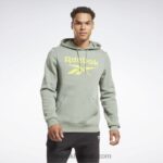 رجال الانسجام الأخضر كنزة بغطاء للرأس بشعار الماركة Reebok 0NZ0F1278