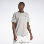 رجال هيذر رمادي متوسط أعلى تي شيرت ملعب كرة السلة Reebok 0NZ0F1327