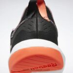 قلب أسود / أرجواني مشبع / توهج برتقالي حذاء فليكساجون فورس 4 نسائي للتدريب Reebok 0NZ0F254 - Image 8