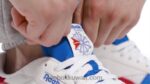 ناقلات الأزرق / ftwr الأبيض / ناقلات الأحمر جلد كلاسيكي يجعله حذائك Reebok 0NZ0F153 - Image 2