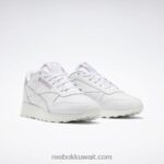 ftwr أبيض / طباشير / أرجواني منقوع جلد كلاسيكي يجعله حذاءك النسائي Reebok 0NZ0F209 - Image 4